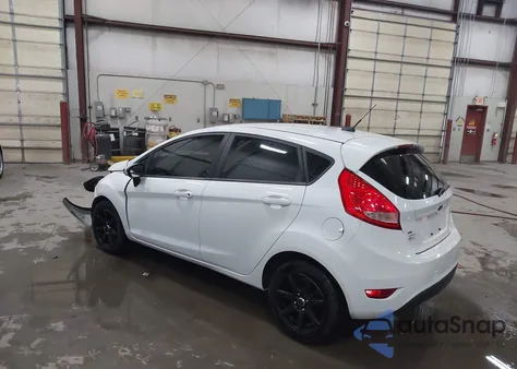 2013 Ford Fiesta Se z USA, uszkodzony, nr VIN 3FADP4EJ8DM194534